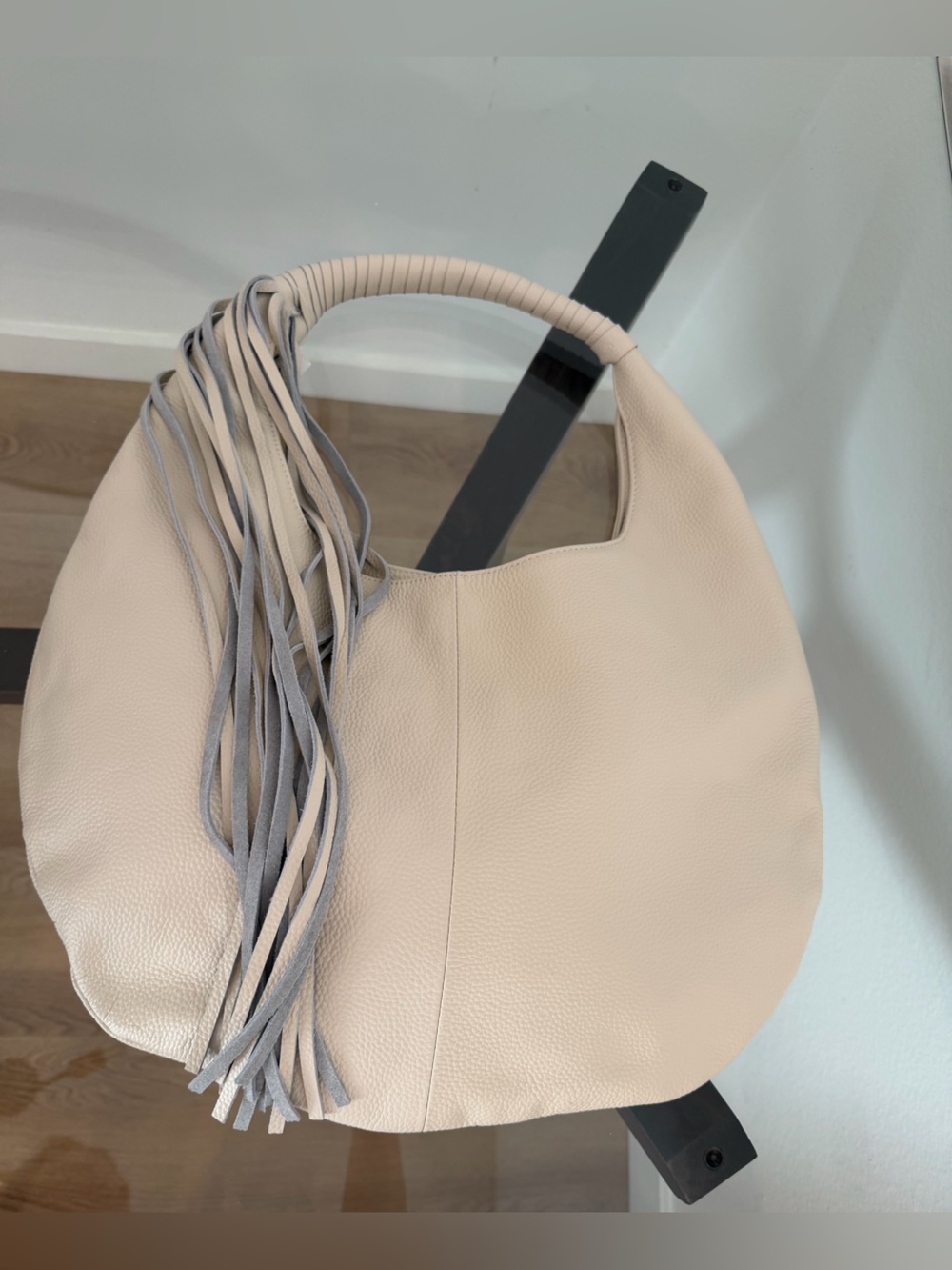 B-Low The Belt Fiona Cream Leather Fringe Hobo Shoulder Bag Boho Pristine Condit